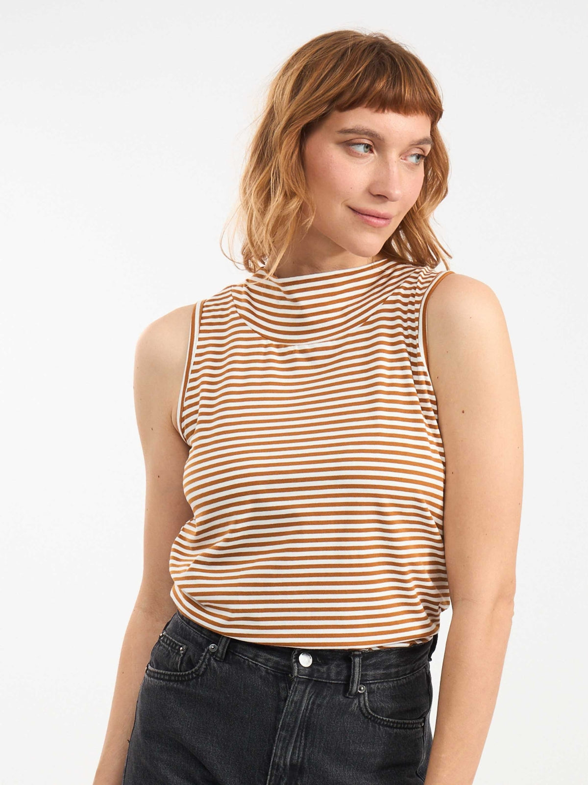 גופייה | חרטומית | לבן-חרדל