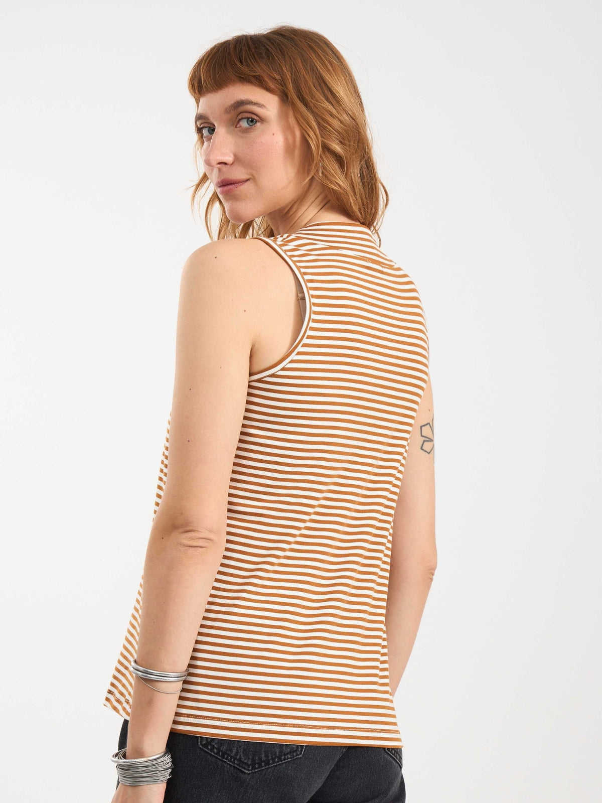 גופייה | חרטומית | לבן-חרדל