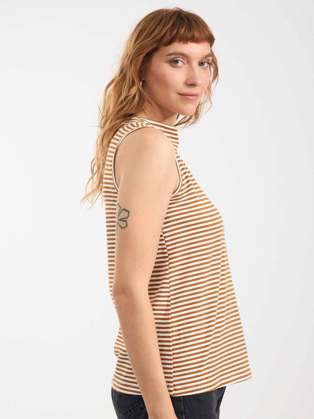 גופייה | חרטומית | לבן-חרדל