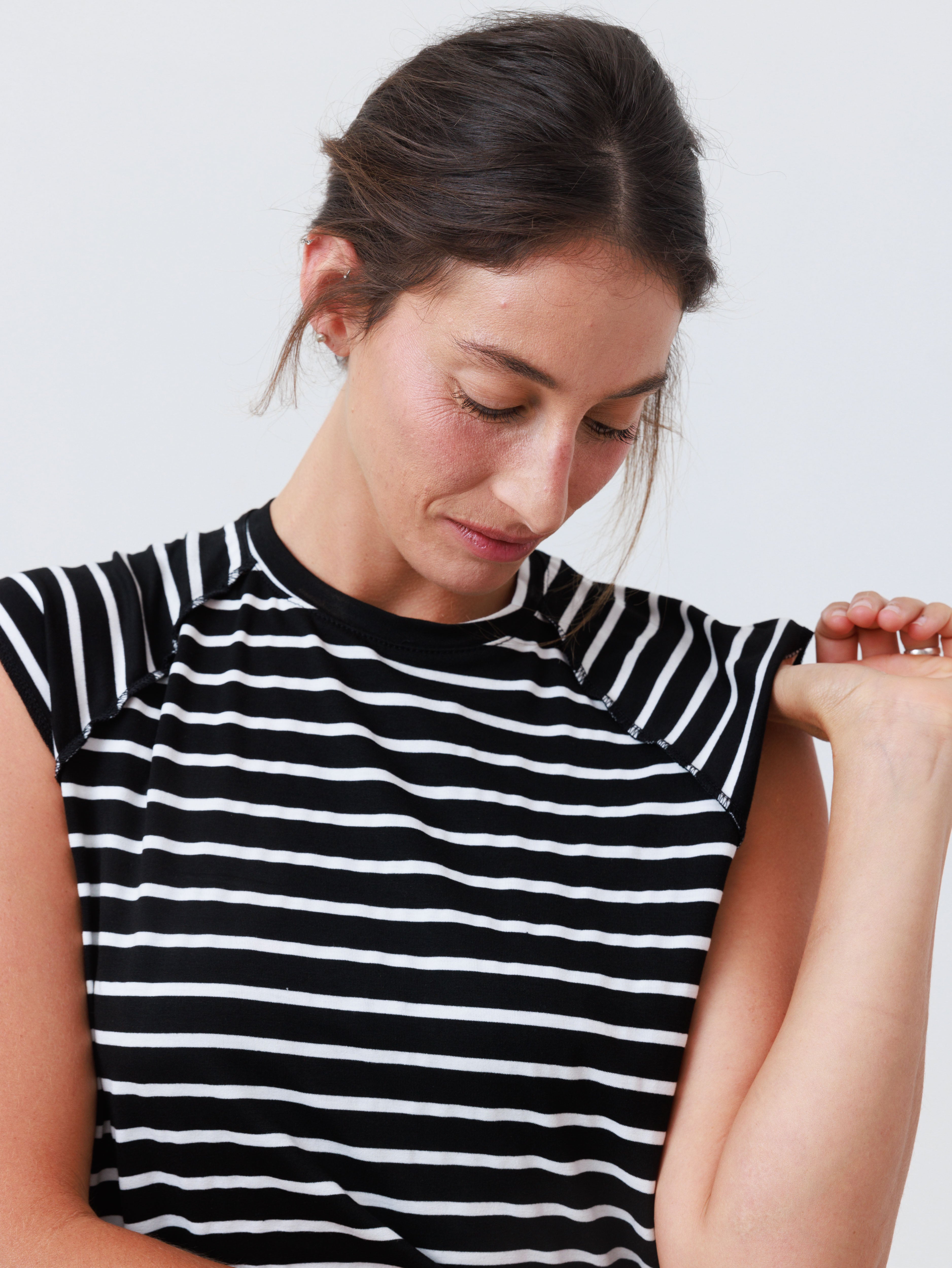 חולצה | חוגלת | שחור-לבן