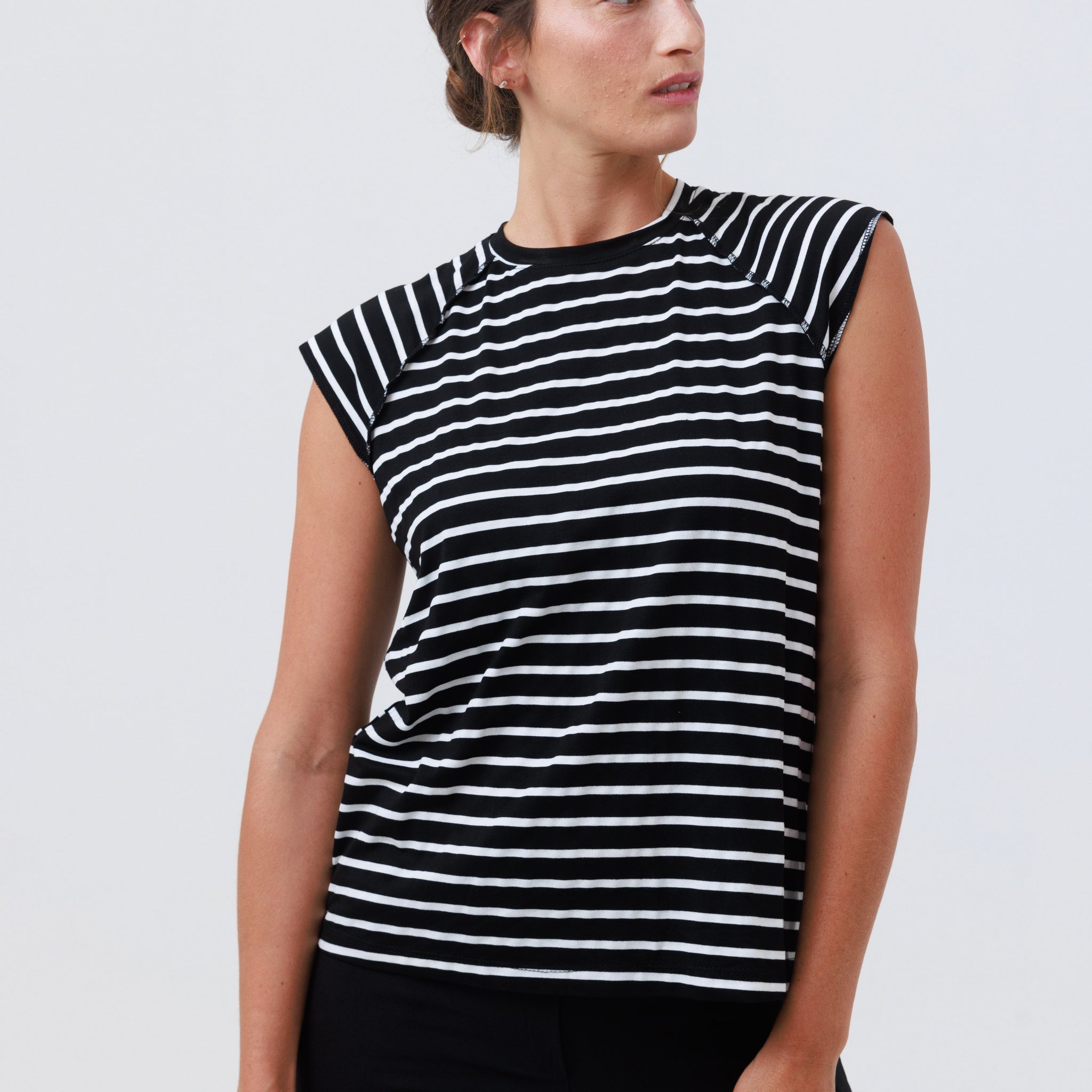 חולצה | חוגלת | שחור-לבן