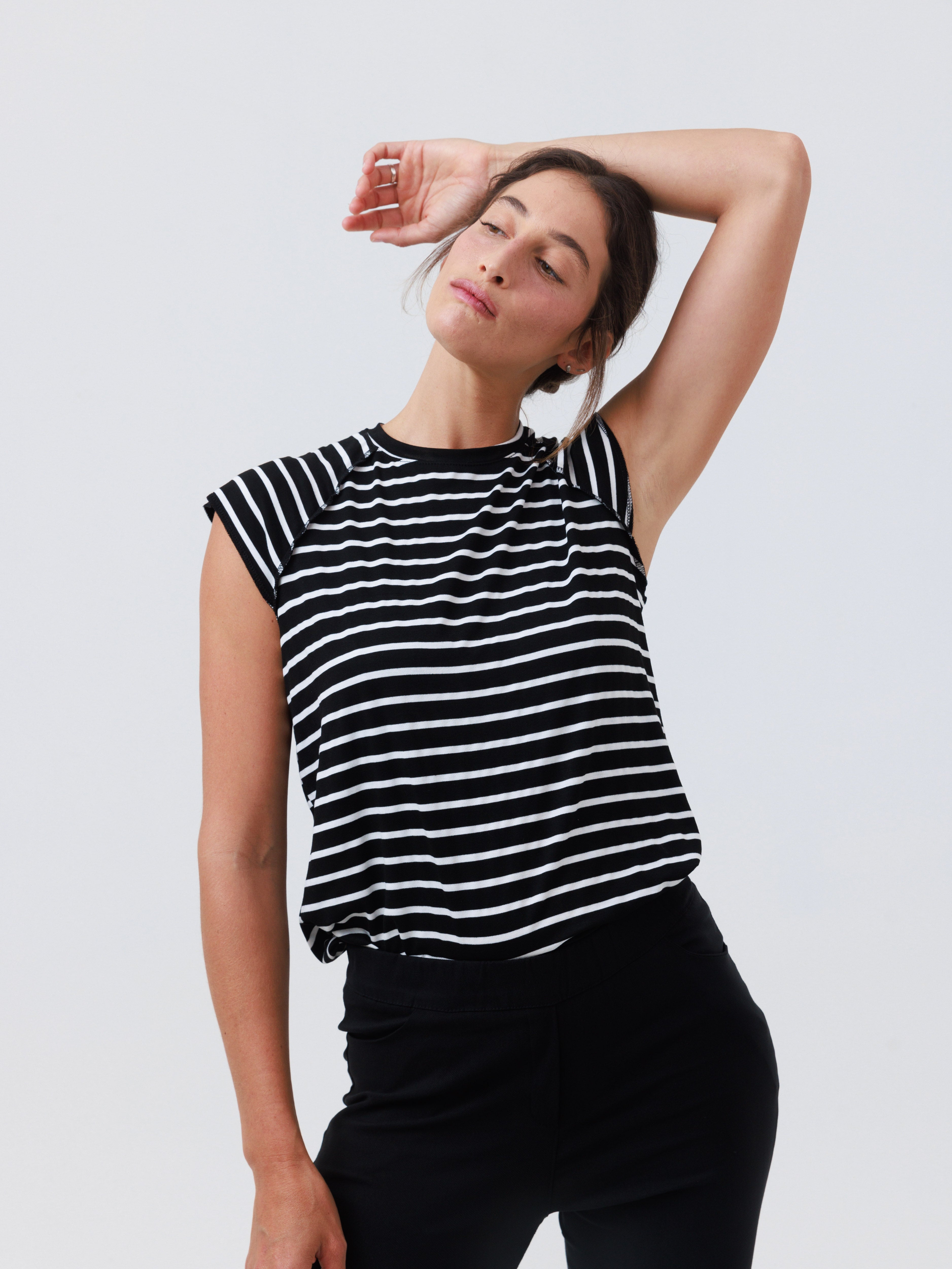 חולצה | חוגלת | שחור-לבן