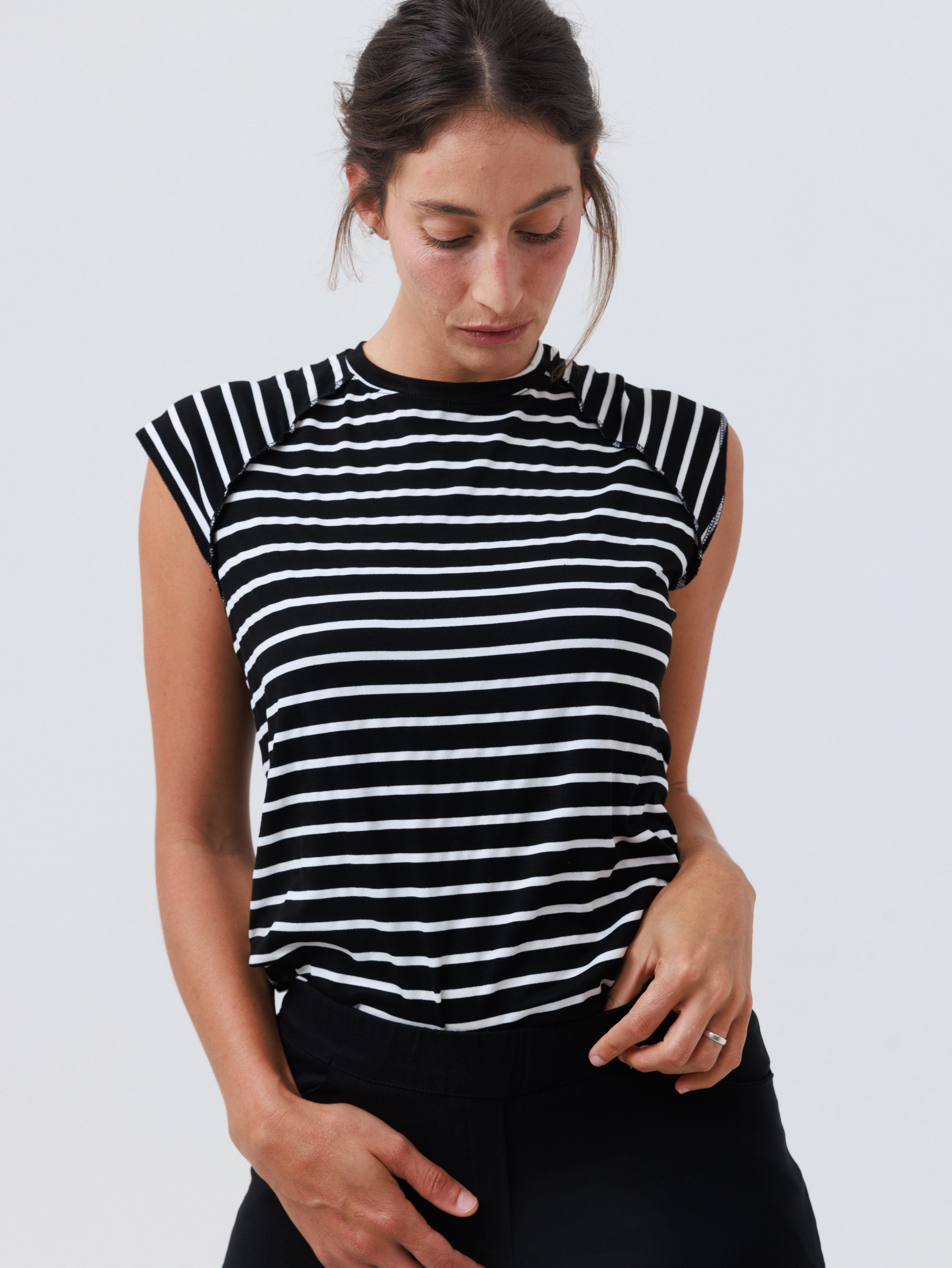 חולצה | חוגלת | שחור-לבן