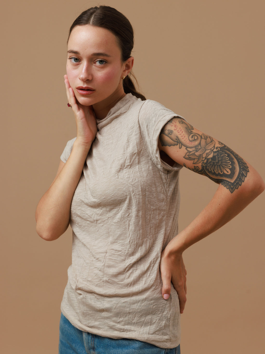 חולצה | נץ | אבן